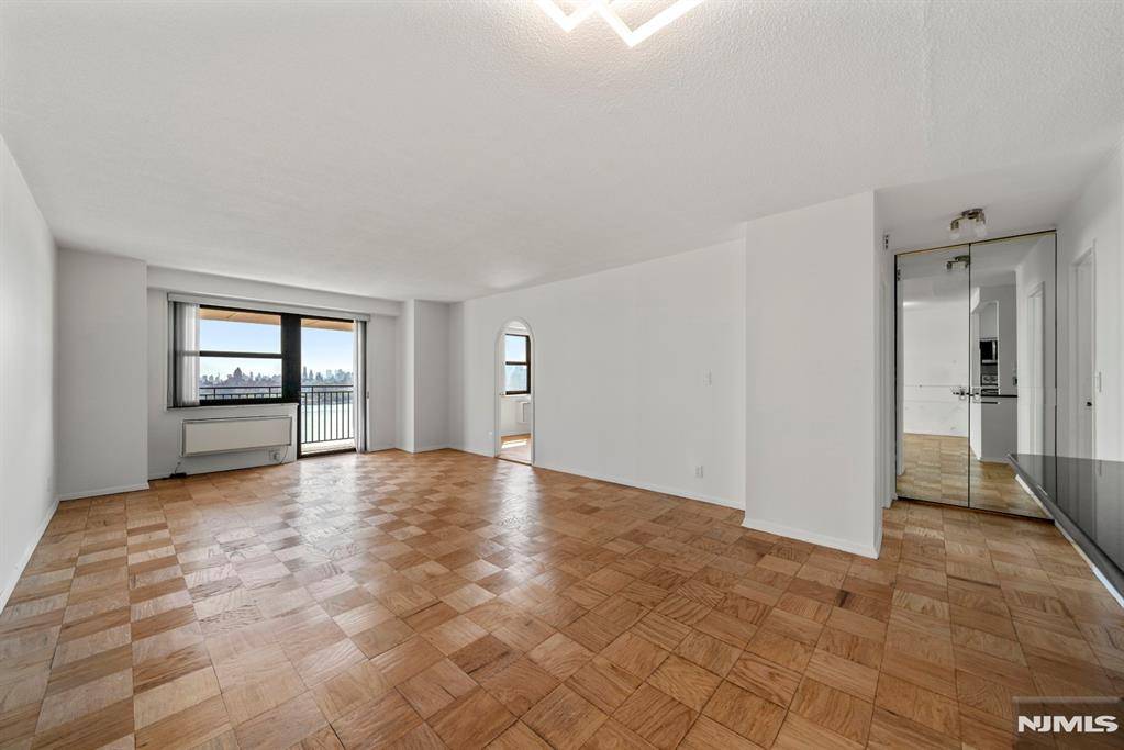 North Bergen, NJ 07047,7855 Boulevard East #10G