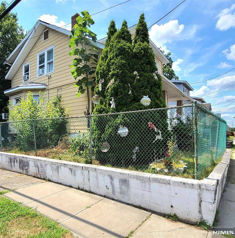 Paterson, NJ 07504,300-302 19th AVE