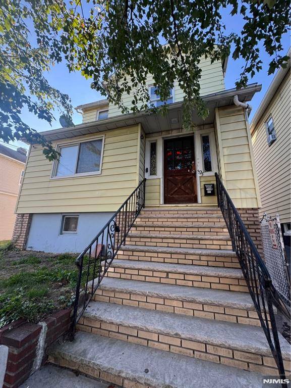 Kearny, NJ 07032,323 Devon ST #2