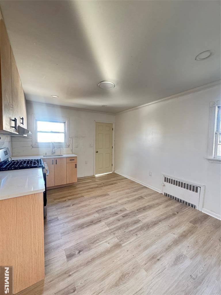 Kearny, NJ 07032,323 Devon ST #2