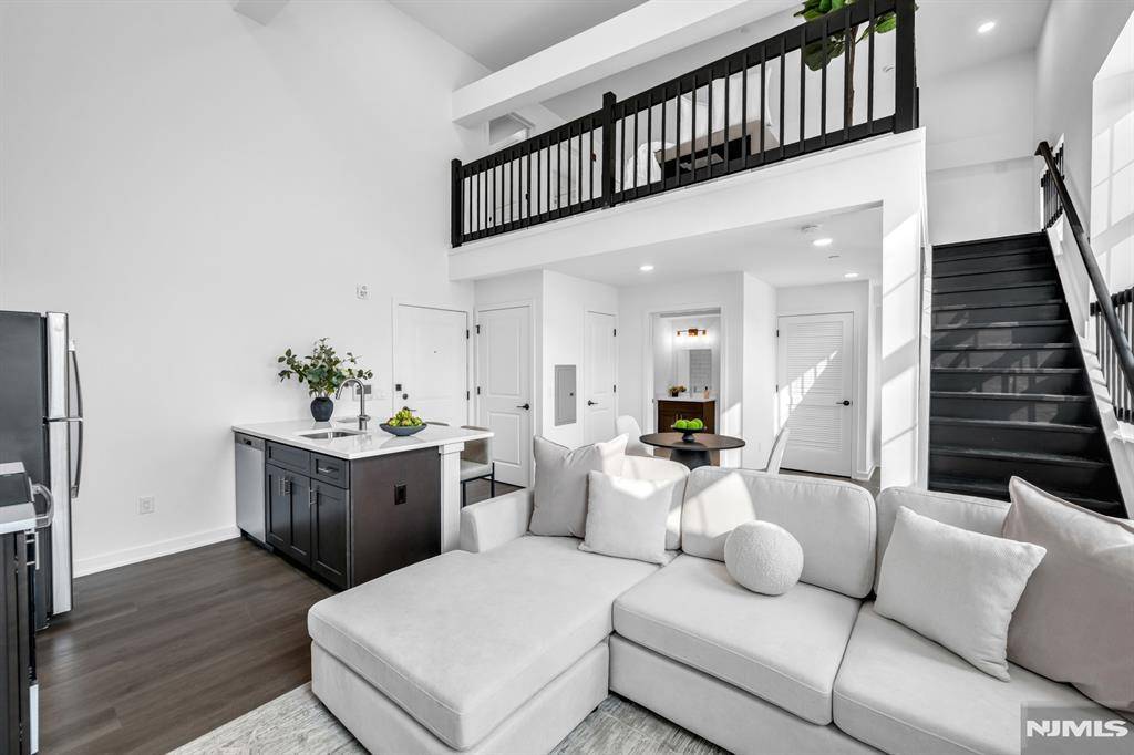 East Rutherford, NJ 07073,315 Railroad AVE #113