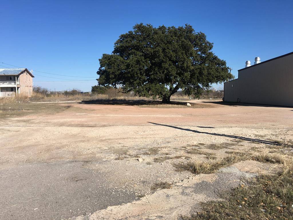 Brady, TX 76825,2033 Bridge St