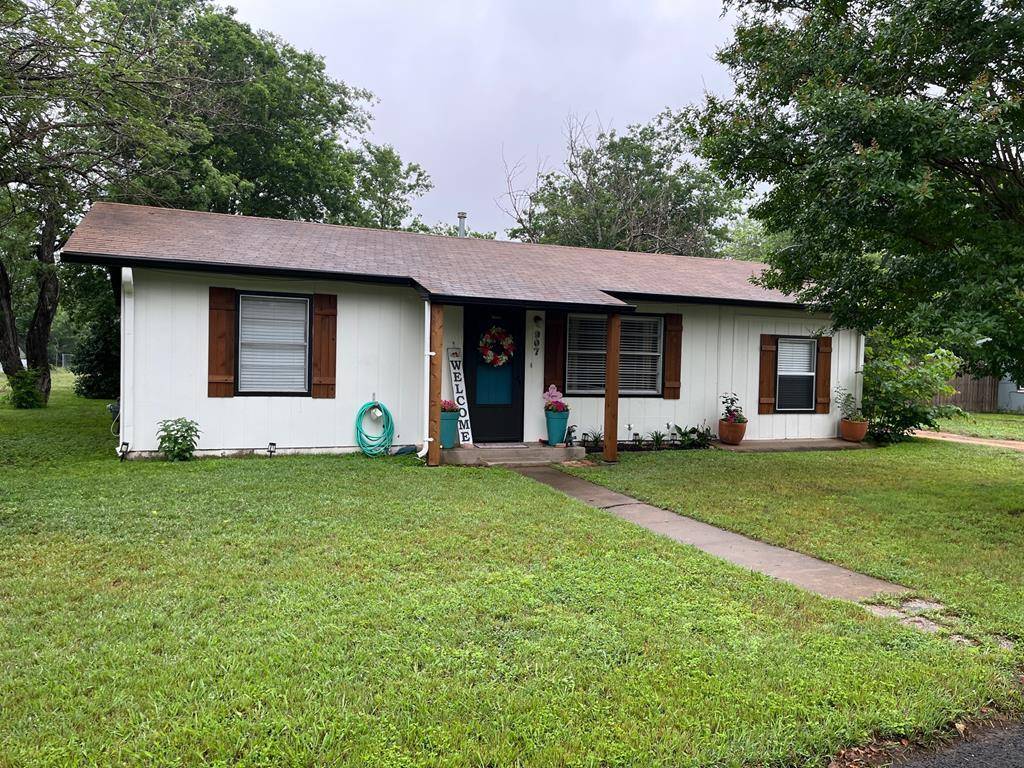 Fredericksburg, TX 78624,907 Apple St