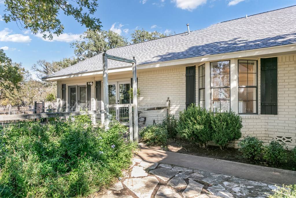 Fredericksburg, TX 78624,9026 US Hwy 290