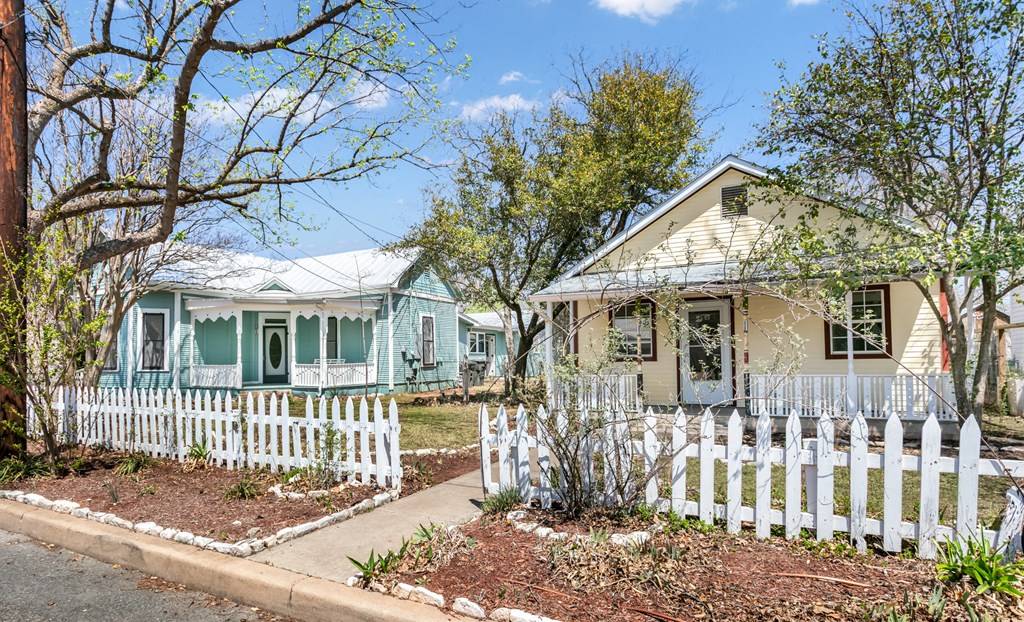 Fredericksburg, TX 78624,112 Centre St