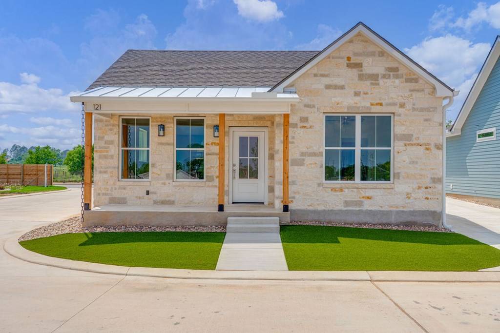 Fredericksburg, TX 78624,802 Creek St