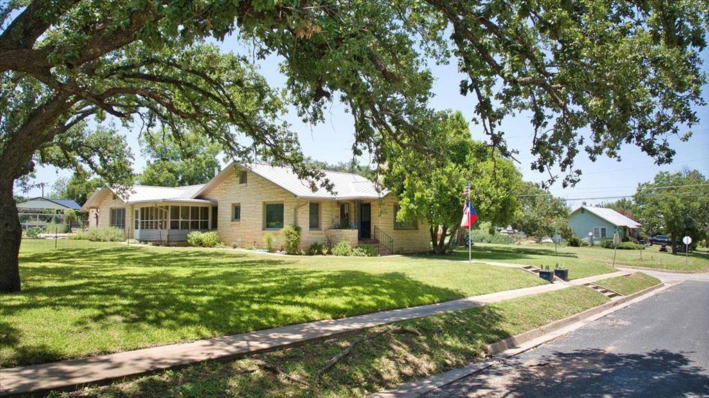 Mason, TX 76856,704 Live Oak St
