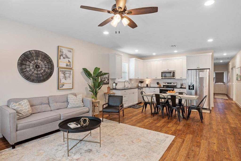 Fredericksburg, TX 78624,924 Apple St