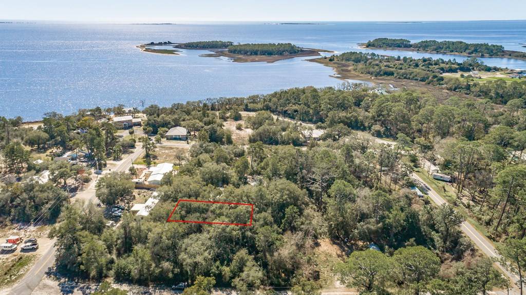 Carrabelle, FL 32322,606 SE 6th St