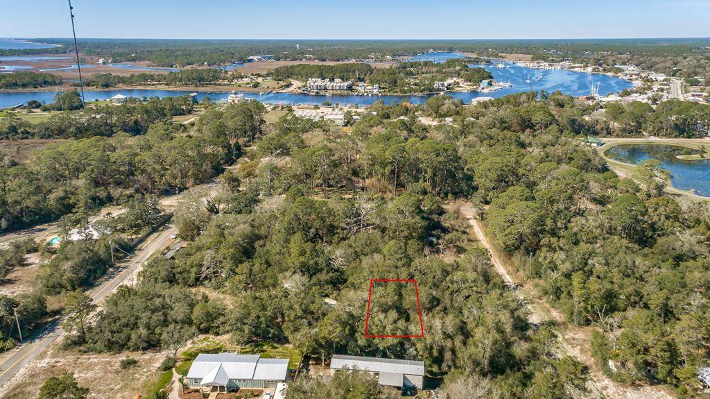 Carrabelle, FL 32322,606 SE 6th St