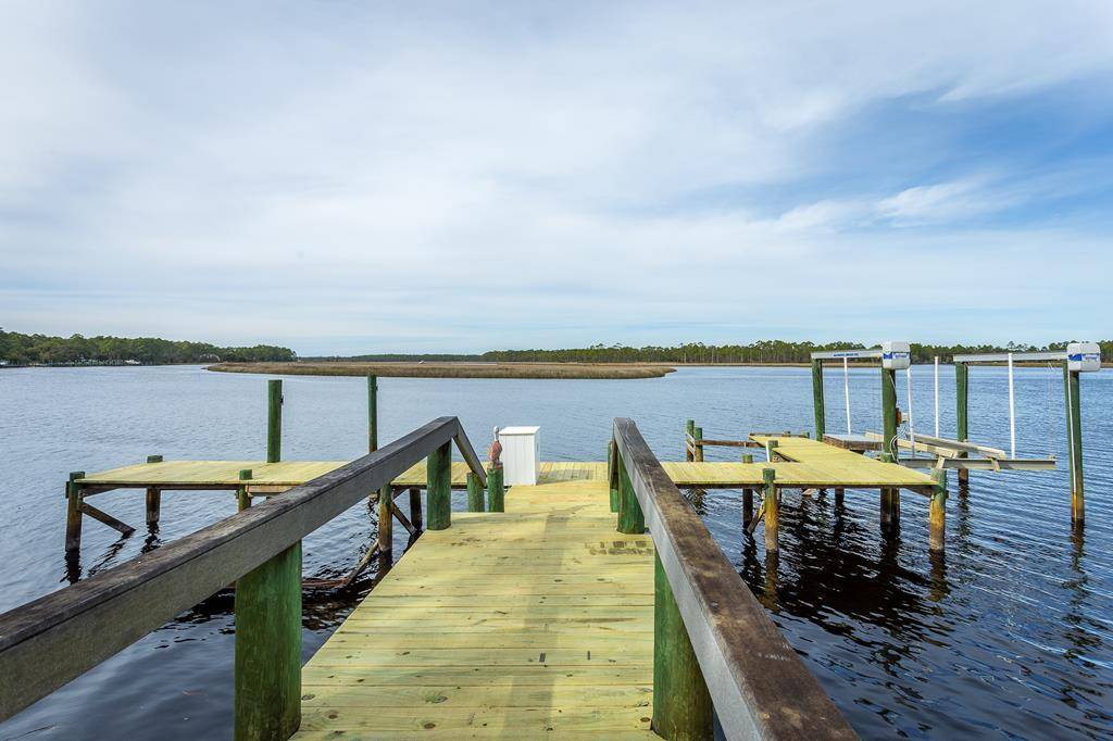 Carrabelle, FL 32322,556 River Rd