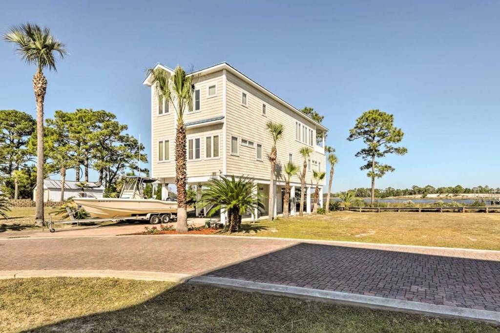 Carrabelle, FL 32322,107 Anglers Harbor Ct