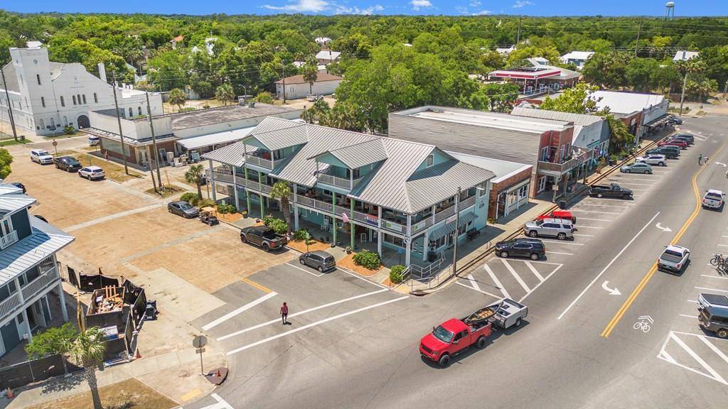 Apalachicola, FL 32320,76 Market St