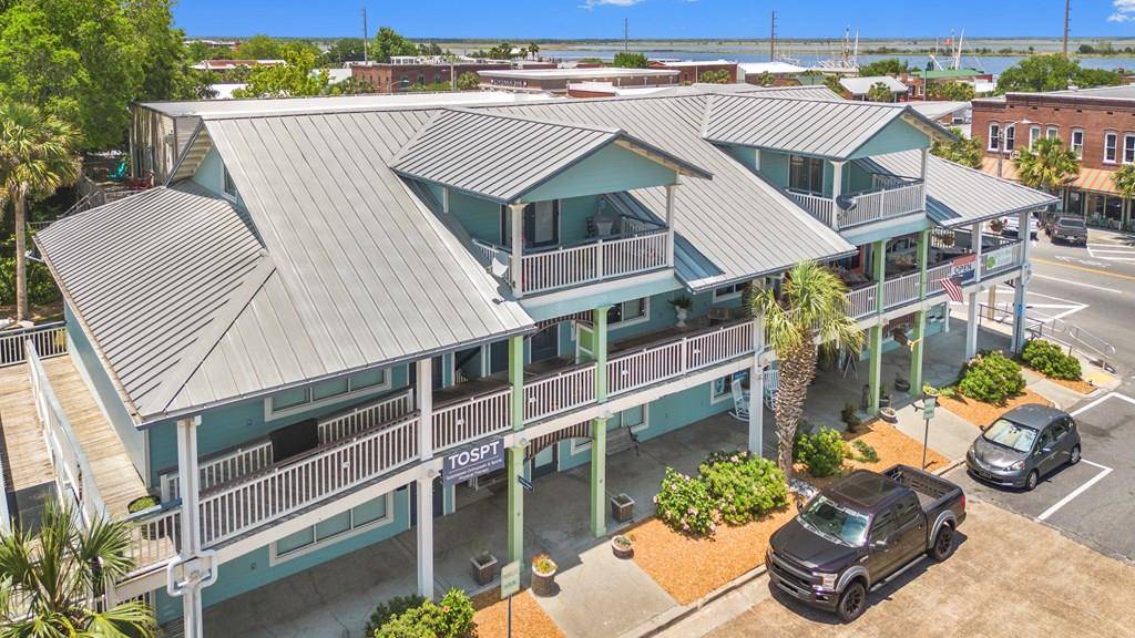 Apalachicola, FL 32320,76 Market St