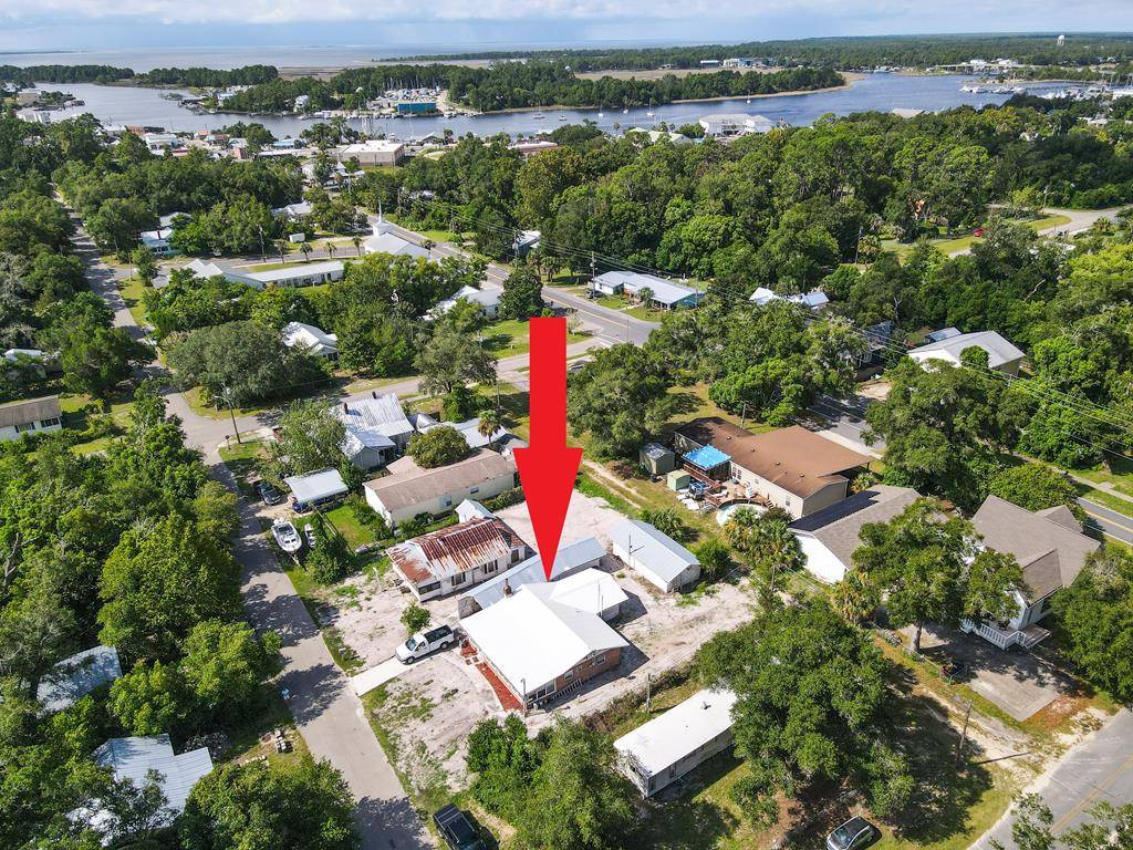 Carrabelle, FL 32322,407 Ne 1st St