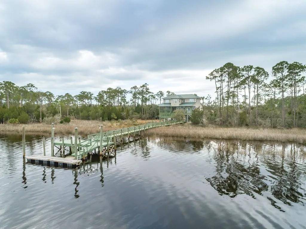 Carrabelle, FL 32322,588 River Rd