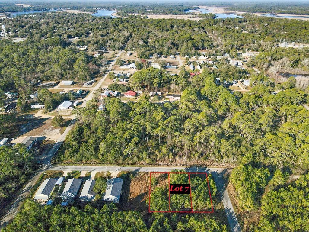 Carrabelle, FL 32322,914 NE 5th St