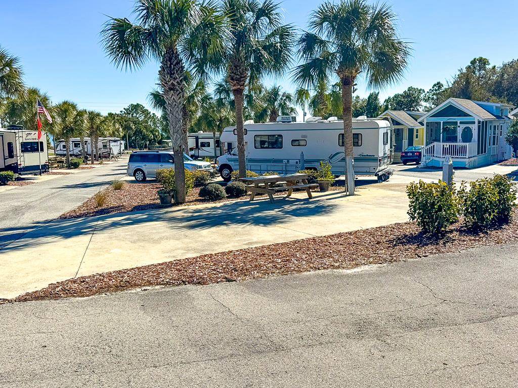 Carrabelle, FL 32322,1843 Hwy 98 W