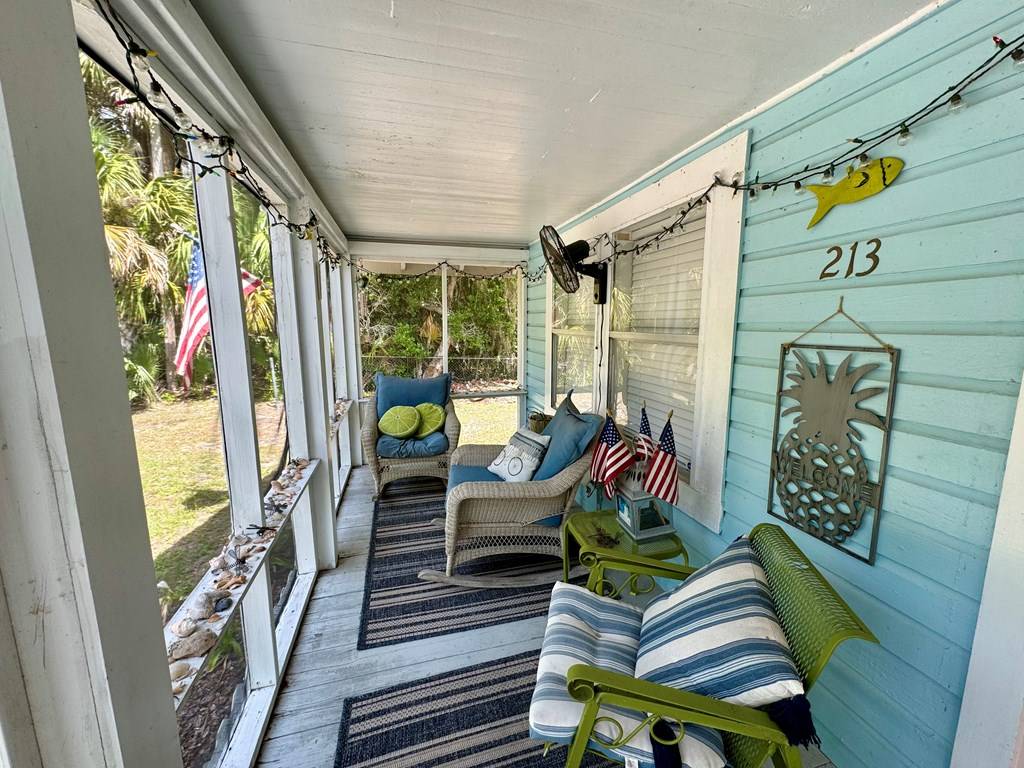 Apalachicola, FL 32320,213 8th St