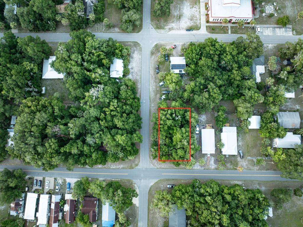 Apalachicola, FL 32320,215 8th St