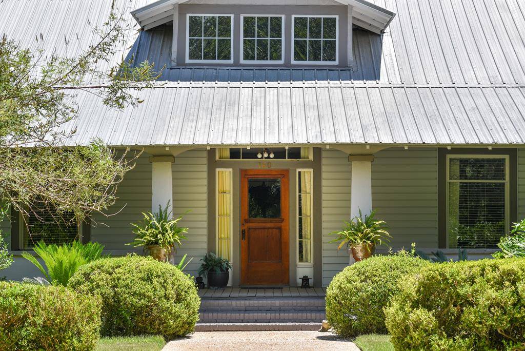 Apalachicola, FL 32320,160 Ave C