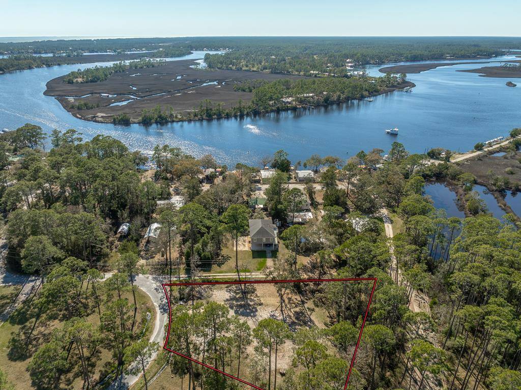 Carrabelle, FL 32322,735 Wellborn Ave