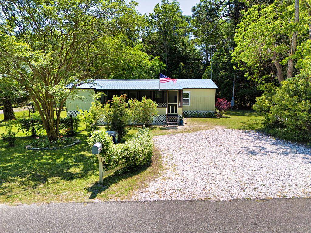 Apalachicola, FL 32320,250 Bobby Cato St