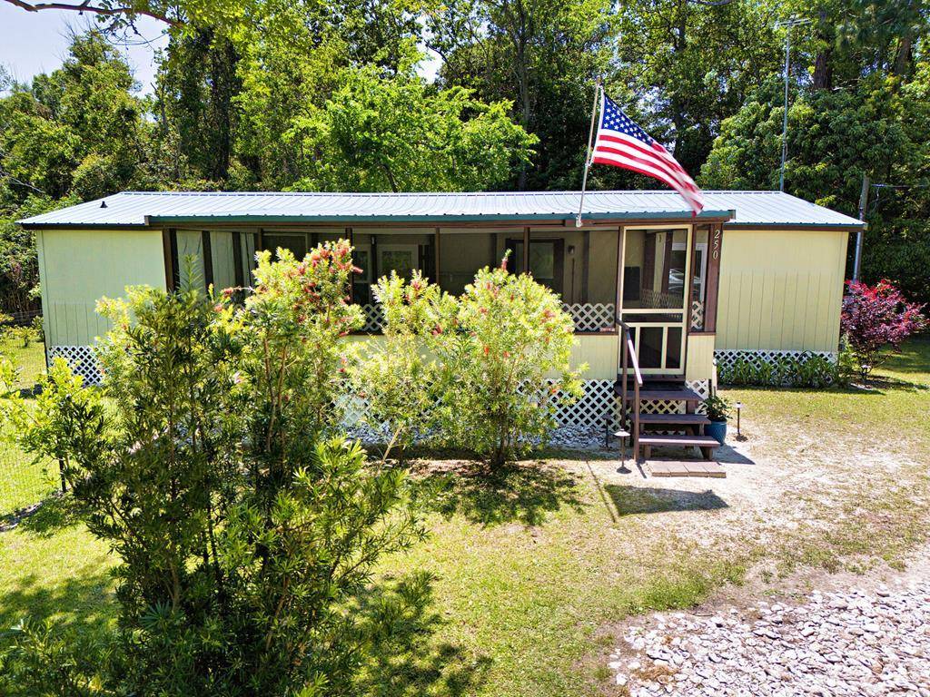 Apalachicola, FL 32320,250 Bobby Cato St