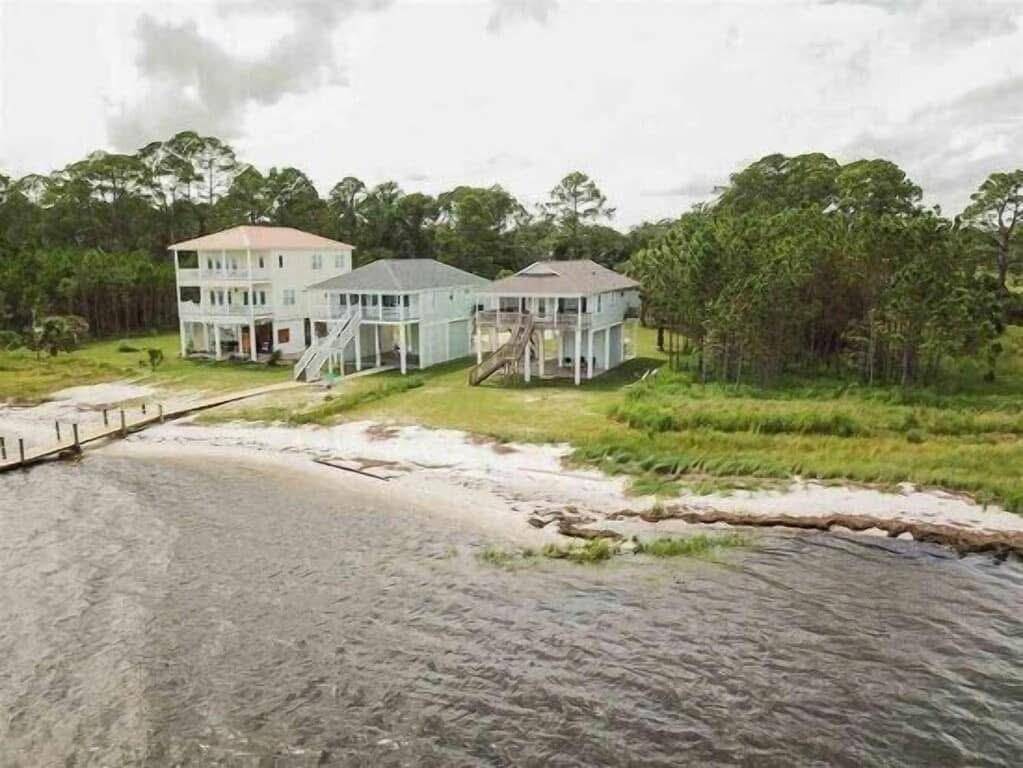 Carrabelle, FL 32322,2190 Hwy 98 E