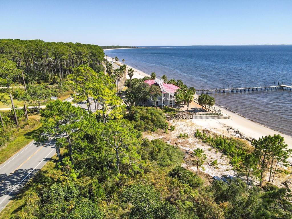 Carrabelle, FL 32322,1979 Hwy 98 W