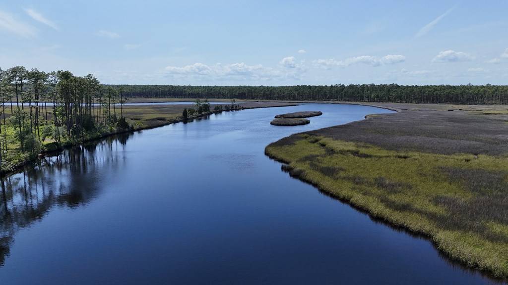Carrabelle, FL 32322,340 Jay Jay Way