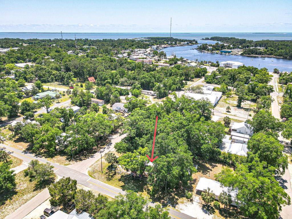 Carrabelle, FL 32322,401 Nw Ave D