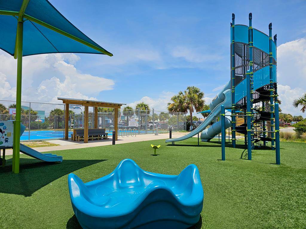 St. George Island, FL 32328,128 W Pine Ave