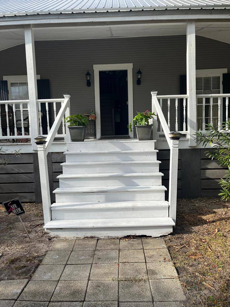 Apalachicola, FL 32320,124 8th St