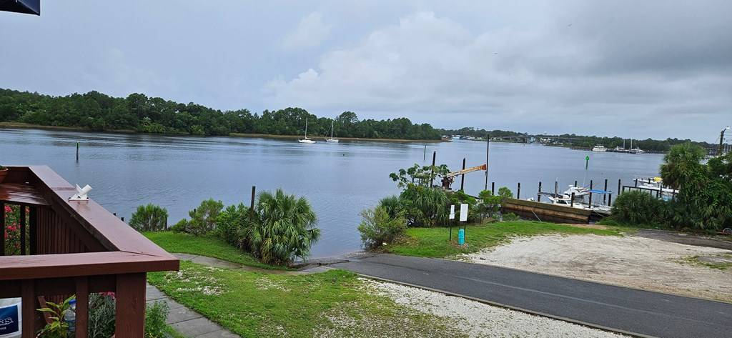 Carrabelle, FL 32322,401 St James Ave