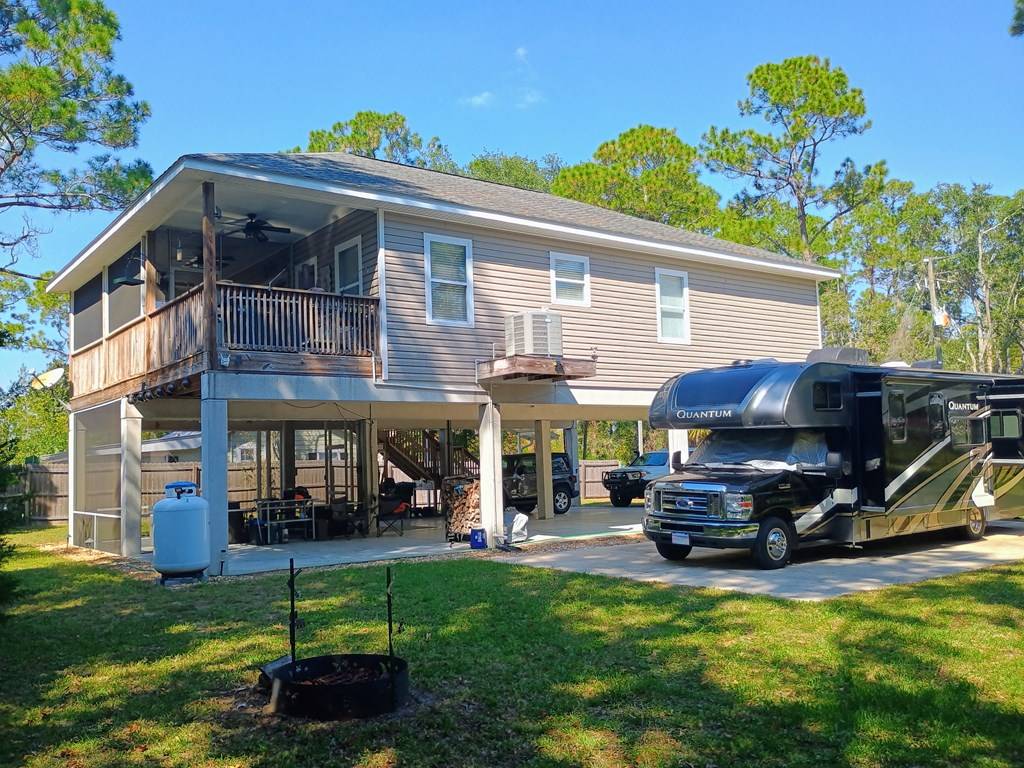 Carrabelle, FL 32322,811 Bruce Ave