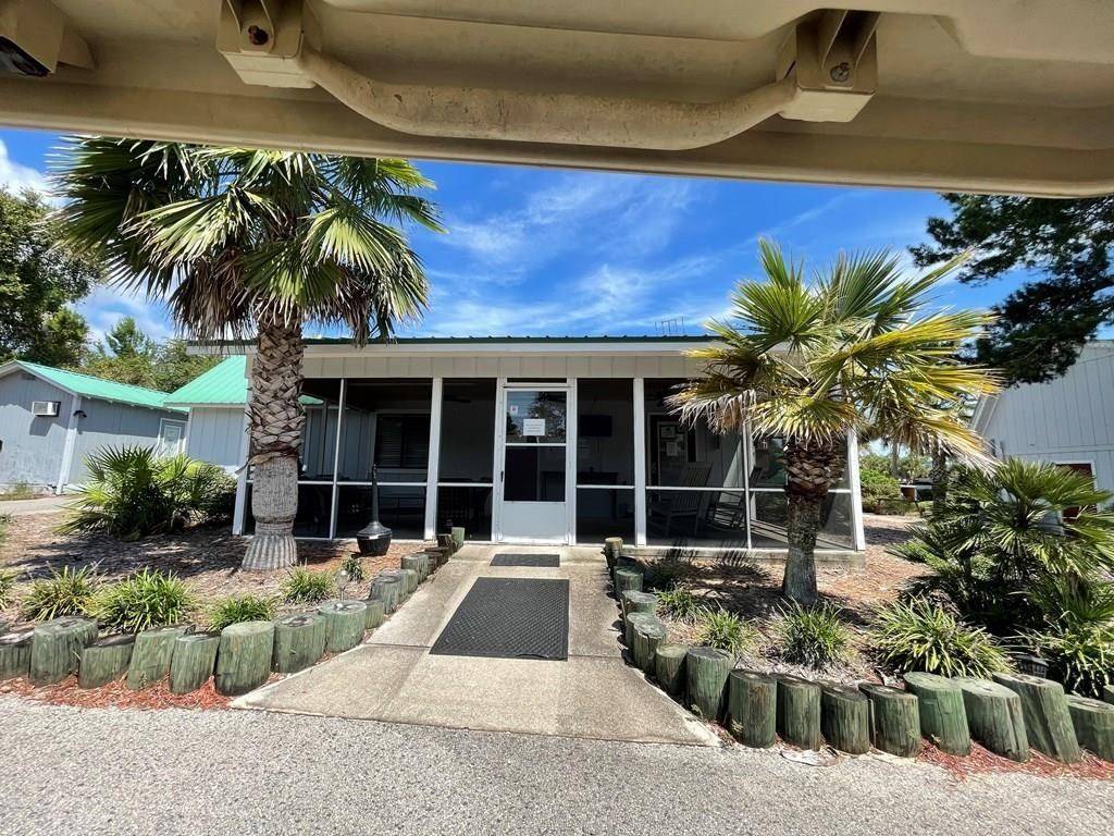 Carrabelle, FL 32322,1843 Hwy 98 W