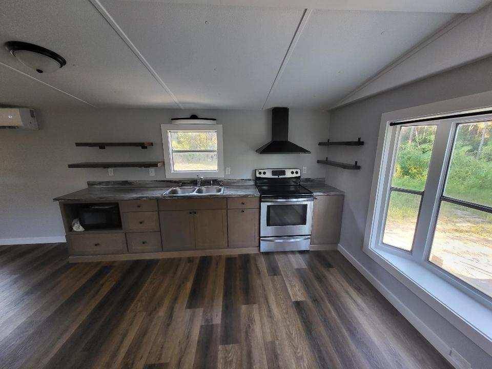 Eastpoint, FL 32328,276 Twin Lakes Rd