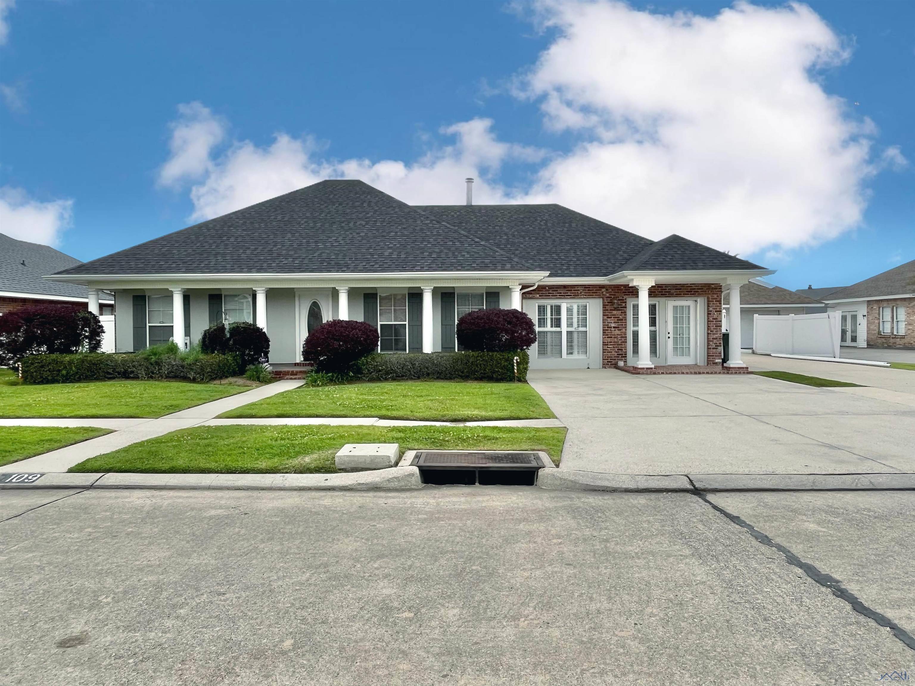 Houma, LA 70360,109 Newsom Dr