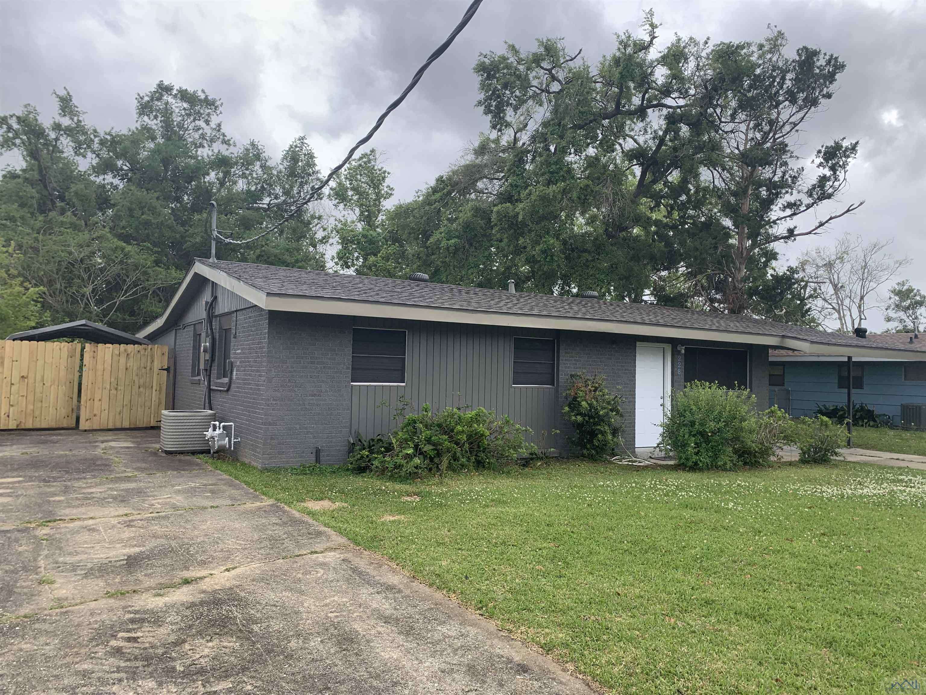 Houma, LA 70364,228 Oakshire Dr