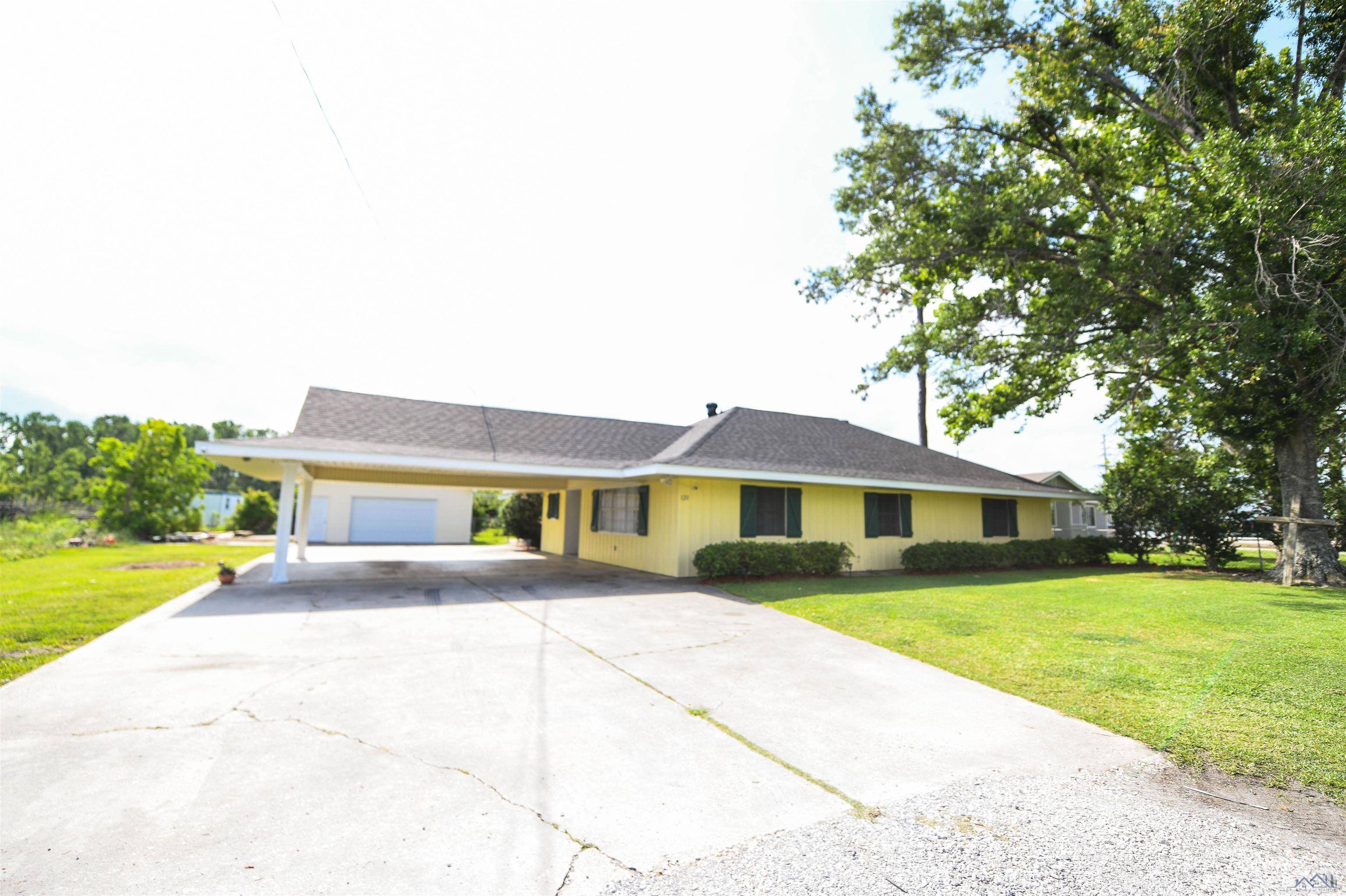 Houma, LA 70363,120 Foolkes Court