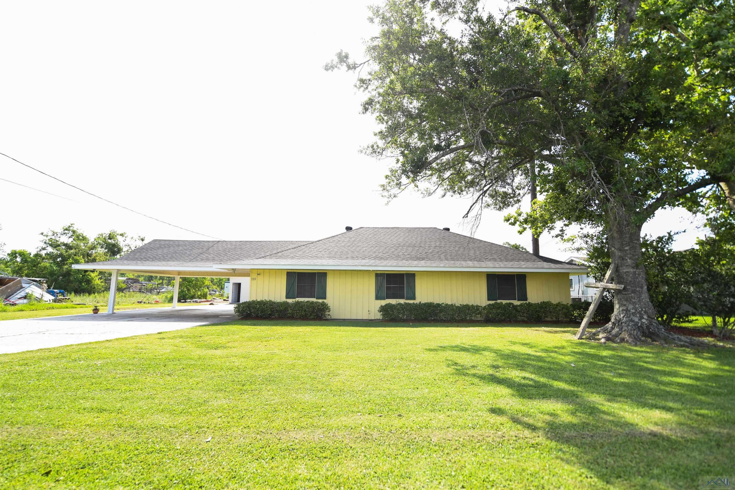 Houma, LA 70363,120 Foolkes Court