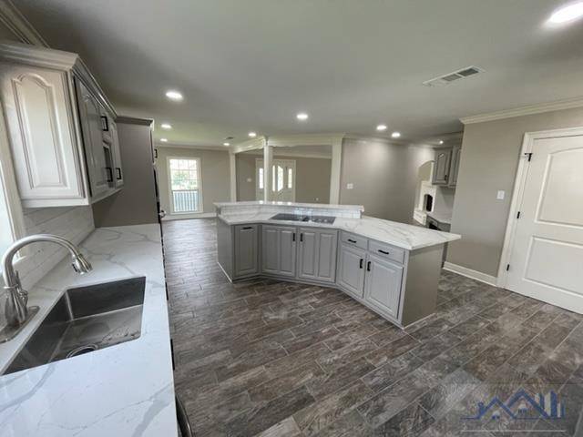 Raceland, LA 70394,202 Country Village Drive