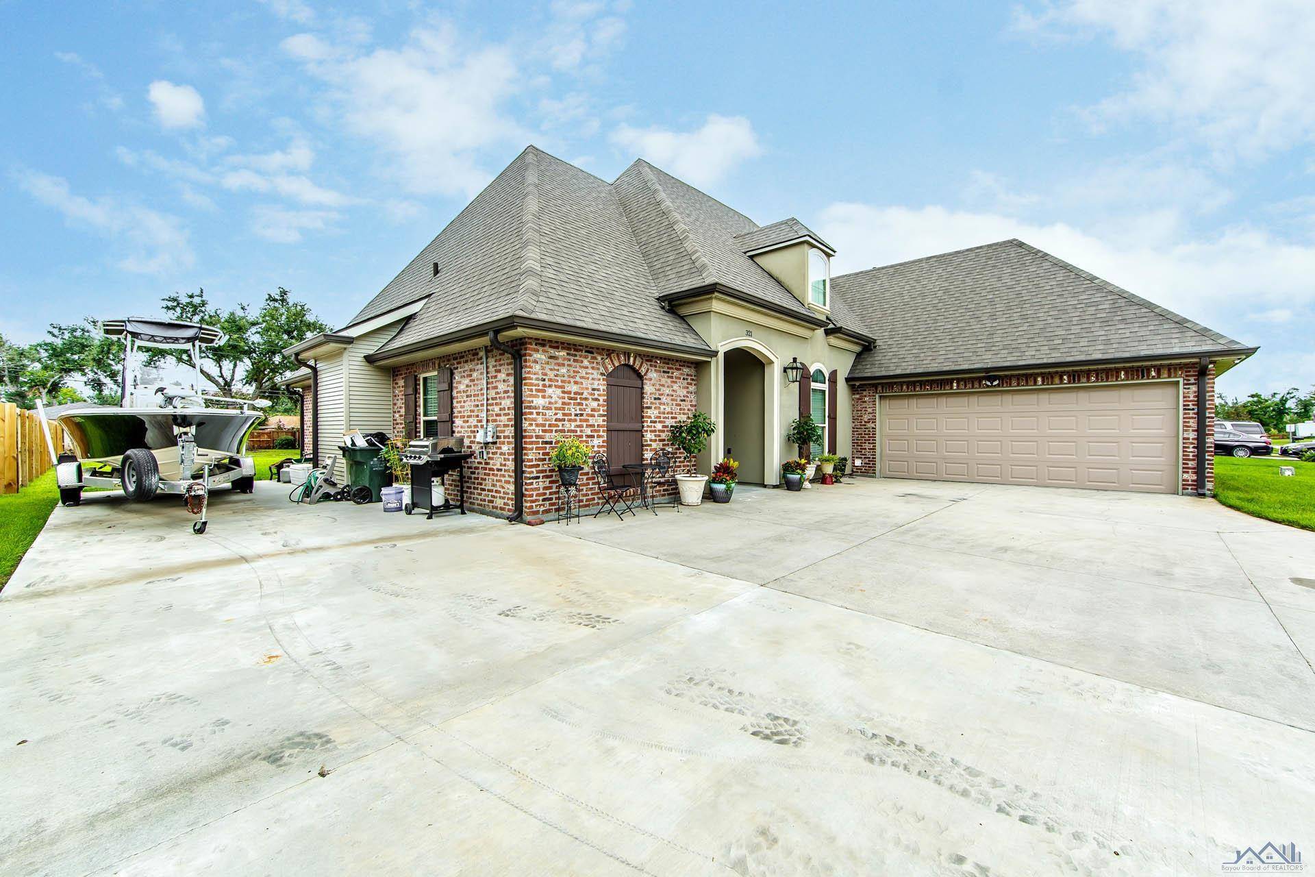 Houma, LA 70360,321 Lakewood Dr