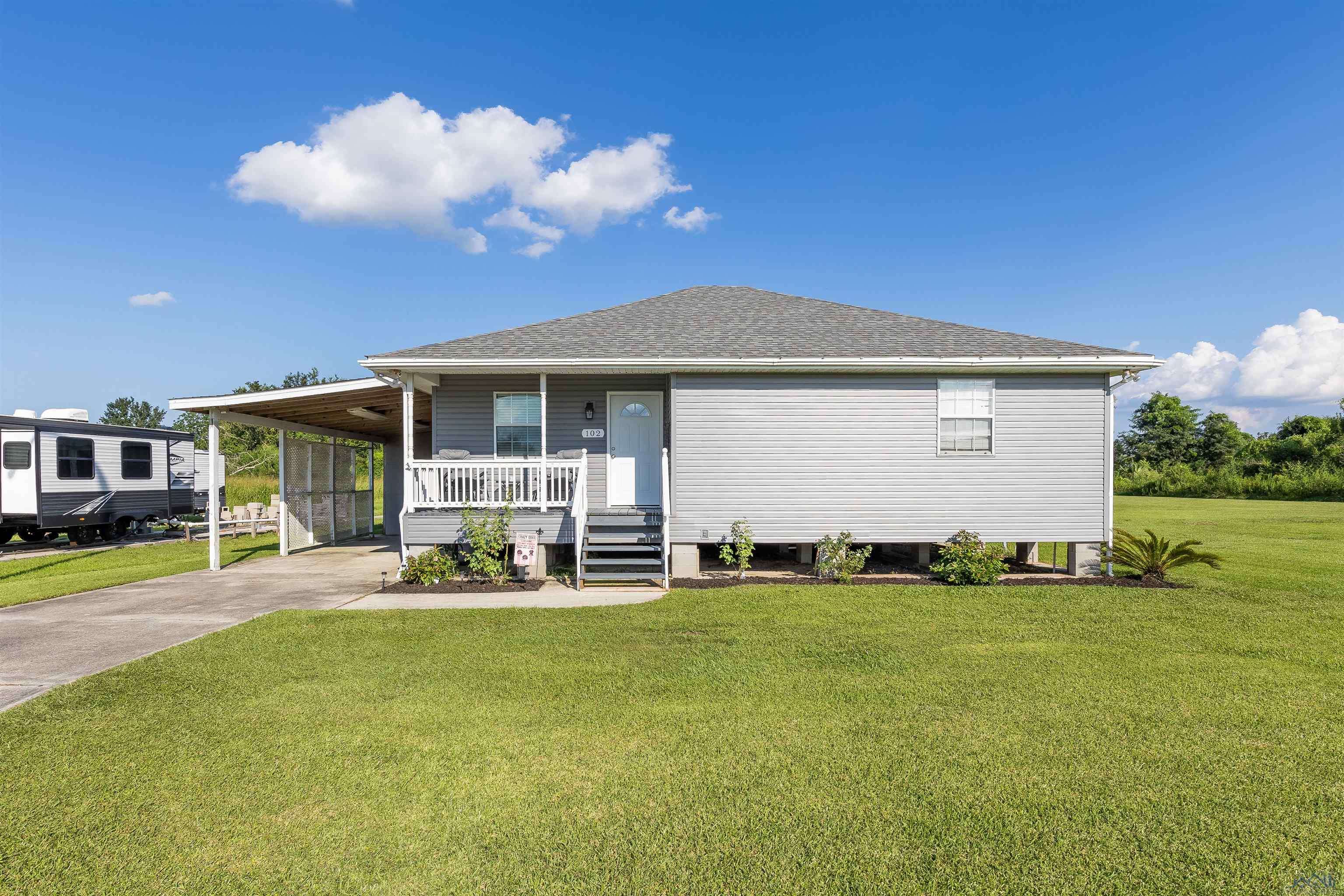 Houma, LA 70363,102 Vikki Drive