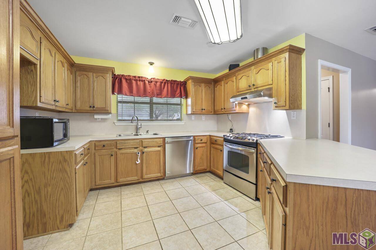 Greenwell Springs, LA 70739,9822 Banway Dr