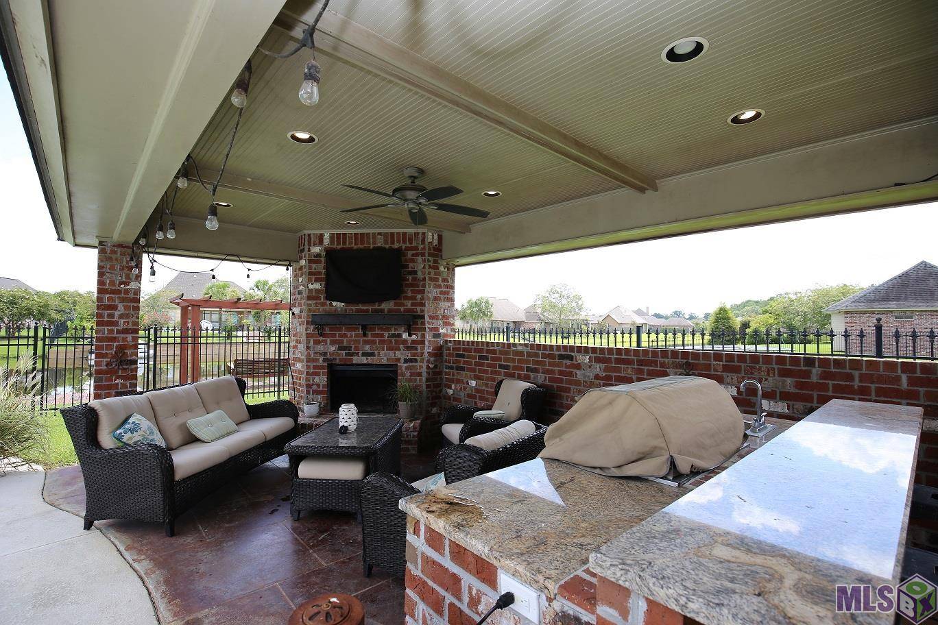 Greenwell Springs, LA 70739,17757 Lake Vista Dr