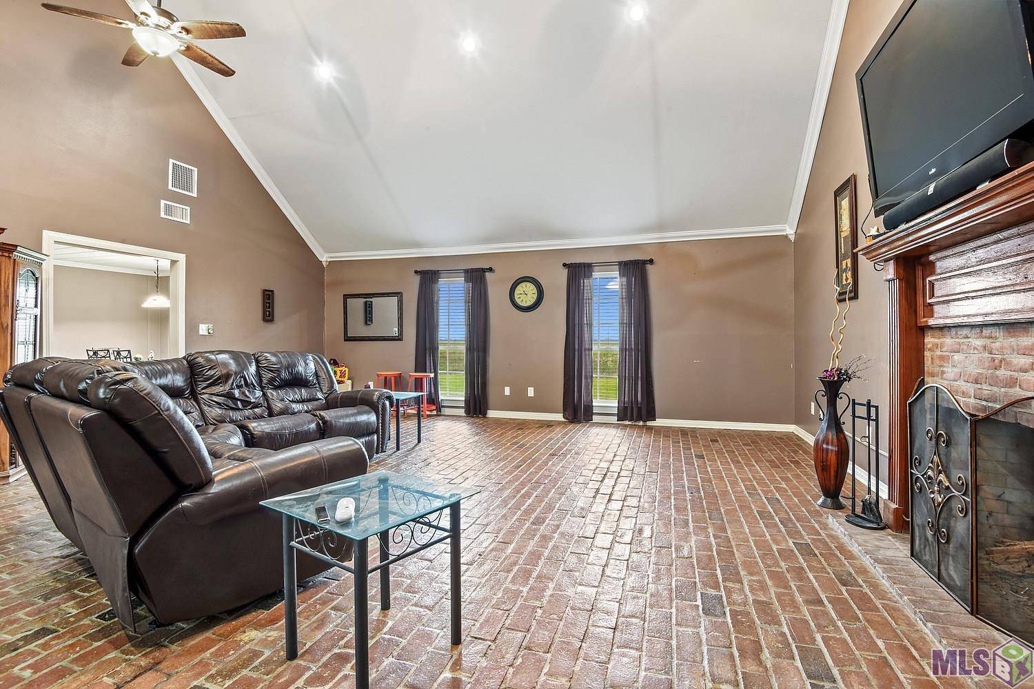 Port Allen, LA 70767,6806 Section Rd