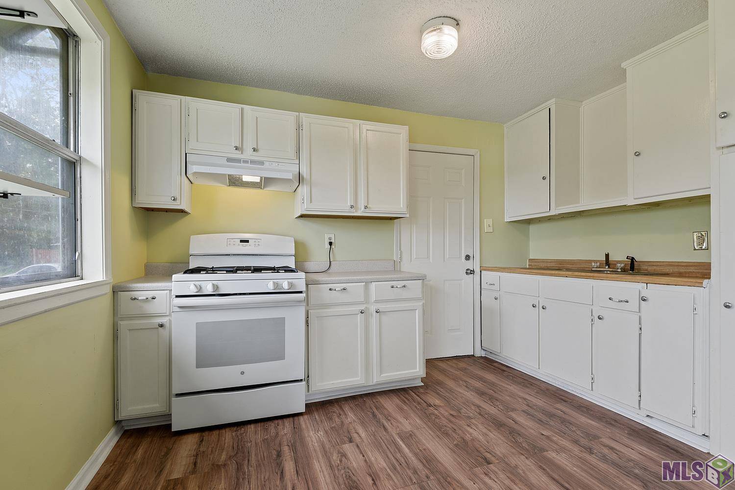 Zachary, LA 70791,21102/21104 Samuels Rd