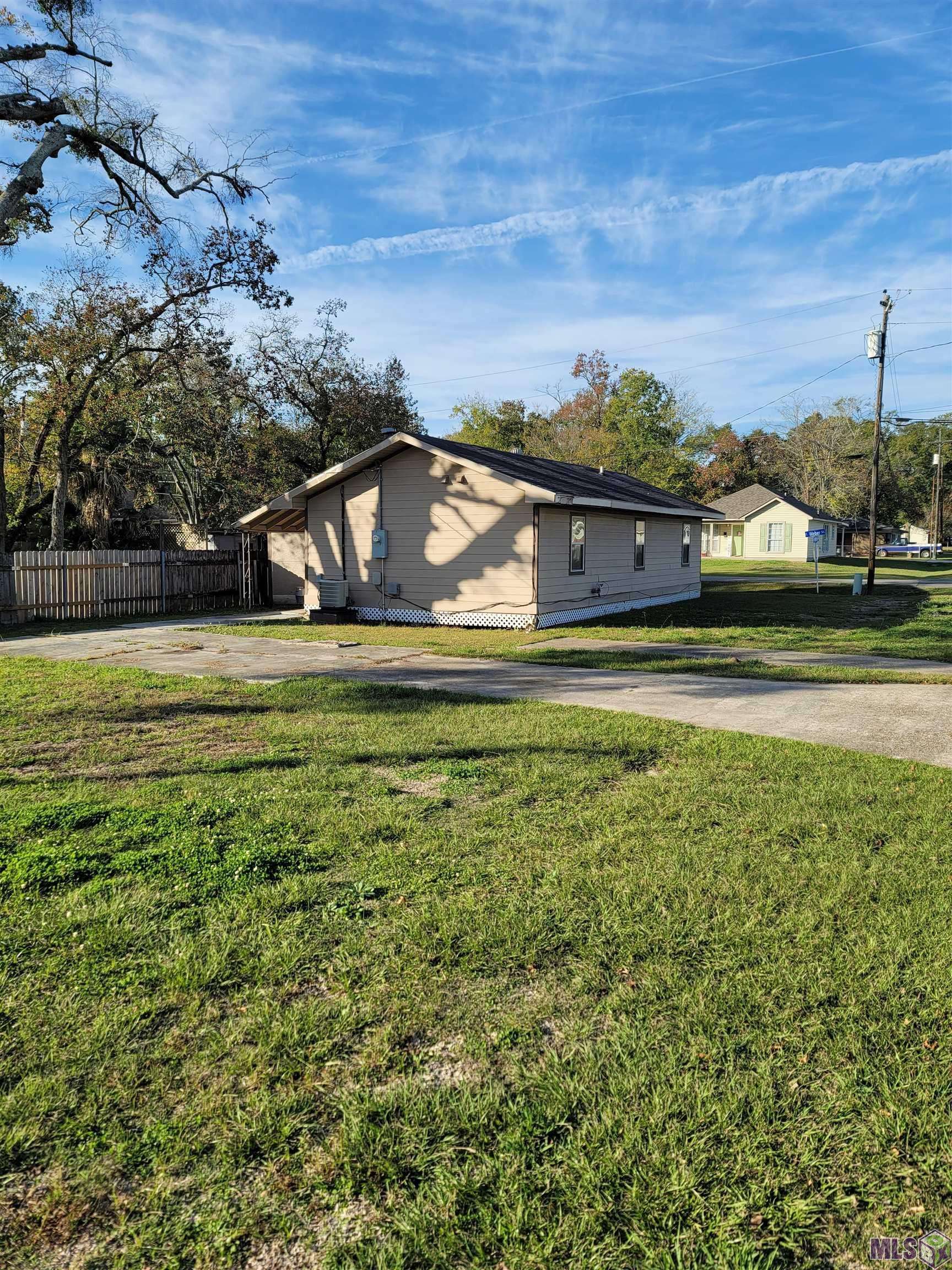 Gonzales, LA 70737,107 N Francis Ave